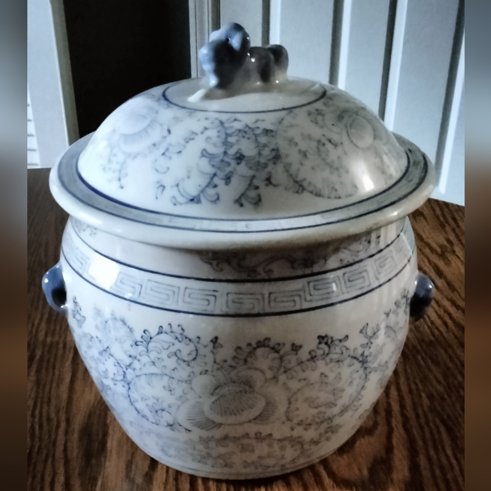 Vintage Chinese Porcelain Covered Jar with Foo Dog Finial So Beautiful